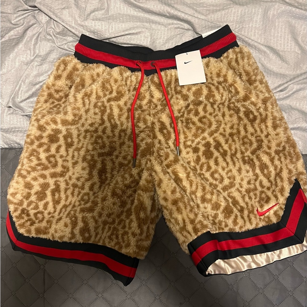 Nike Leopard Print Faux Fur Premium Basketball Shorts DQ6176-206 Size Medium